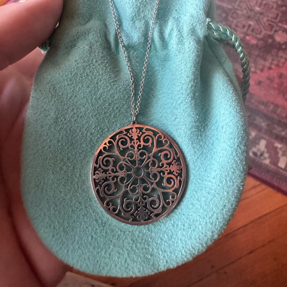 TIFFANY & CO. | Enchant Round Pendant Necklace - Picture 4 of 8